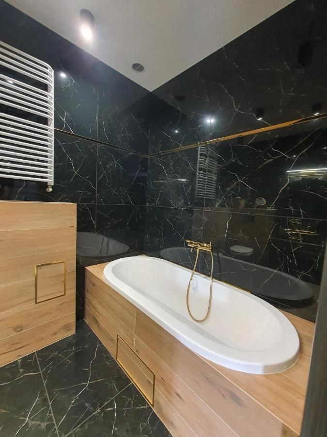 Apartament Dubaj Gliwice Bagian luar foto